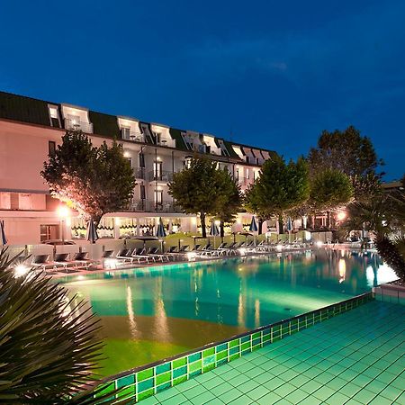 Hotel Paris Resort Bellaria – Igea Marina Kültér fotó