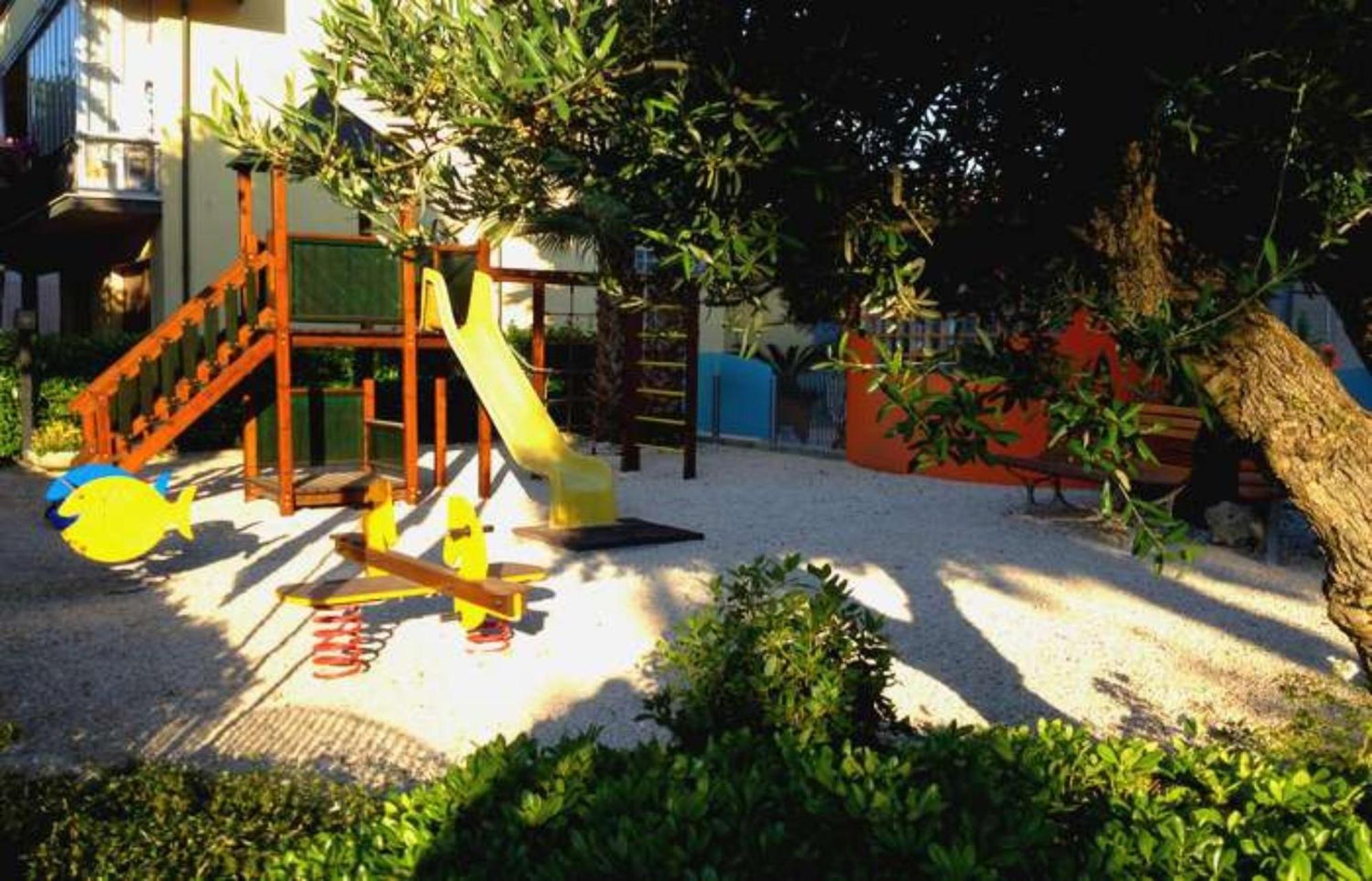 Hotel Paris Resort Bellaria – Igea Marina Kültér fotó