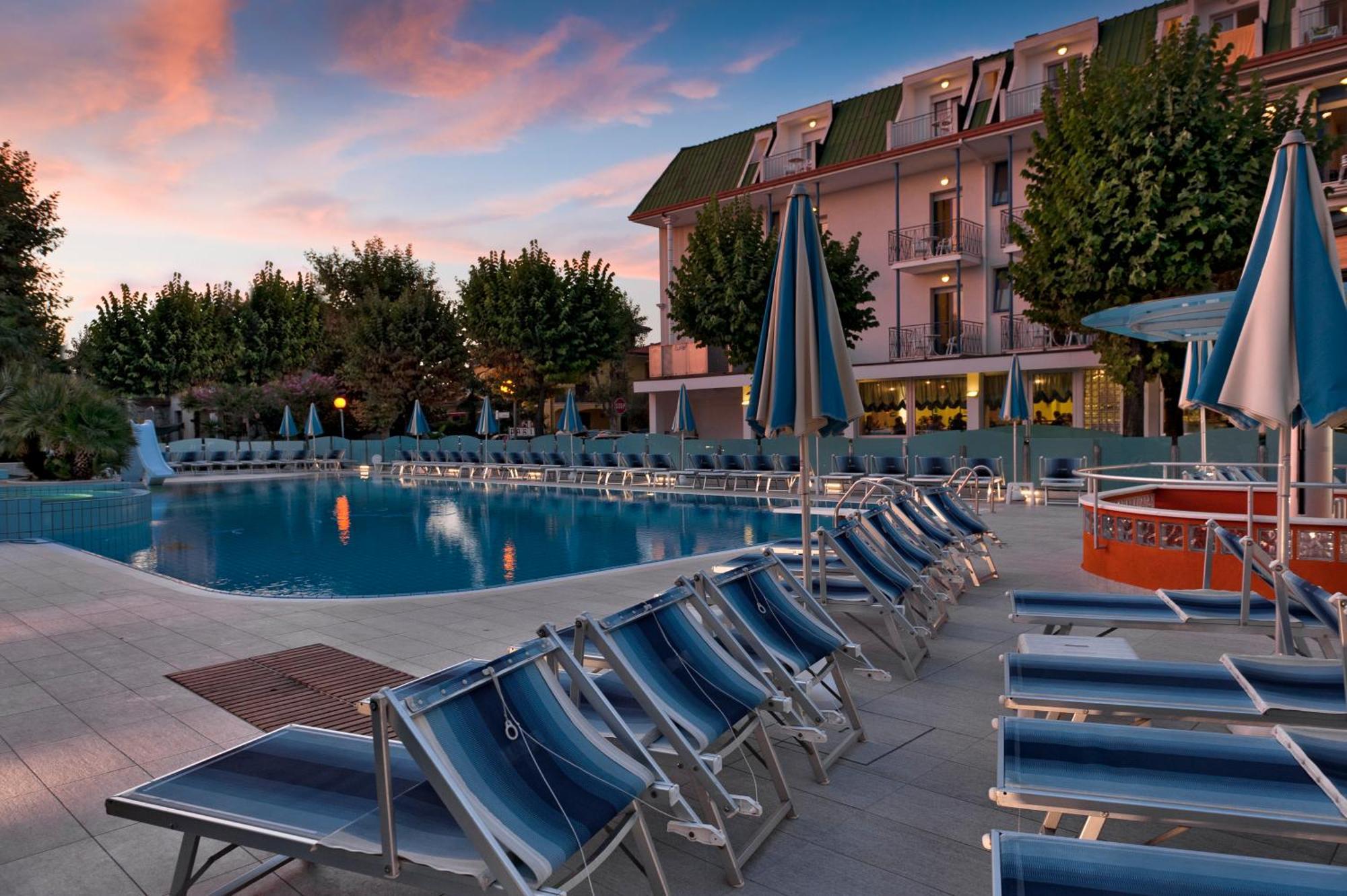 Hotel Paris Resort Bellaria – Igea Marina Kültér fotó
